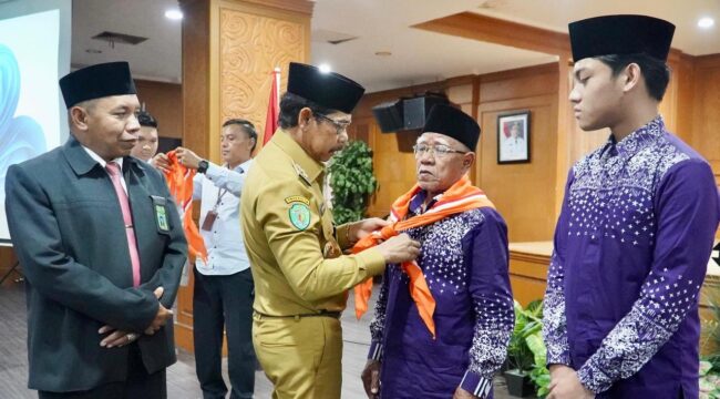 Foto: Wakil Bupati PPU, Abdul Waris Muin saat pelepasan jamaah haji (Dok. HumasPPU)