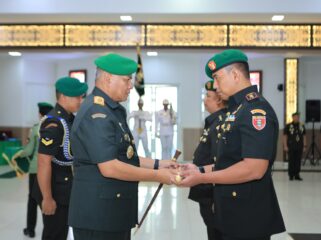 Foto: Sertijab dan Tradisi Penerimaan-Pelepasan Warga (Dok. Pendam VI/Mlw)