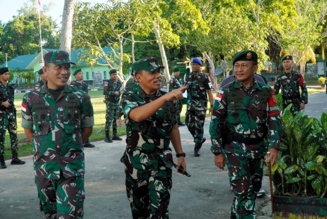 
					Foto: Brigjen TNI Ari Aryanto saat melaksanakan kunjungan kerja (Dok. Pendam VI/Mlw)