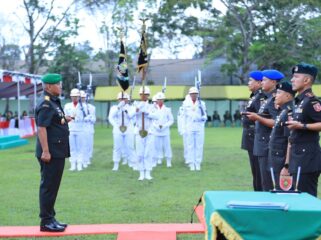 Foto: Mayjen TNI Rudy Rachmat Nugraha, memimpin langsung nSertijab dan Tradisi Penerimaan-Pelepasan Warga (Dok. Pendam VI/Mlw)