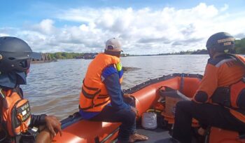 Foto: Pencarian ABK yang tenggelam oleh Tim SAR (Dok. Basarnas)
