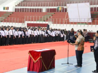 Foto: Mudyat Noor saat melantik 696 ASN Dome Anden Eko (Dok.Humas PPU)