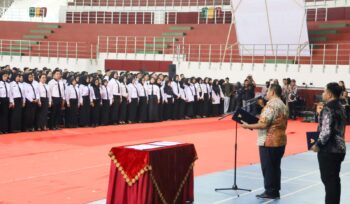 Foto: Mudyat Noor saat melantik 696 ASN Dome Anden Eko (Dok.Humas PPU)