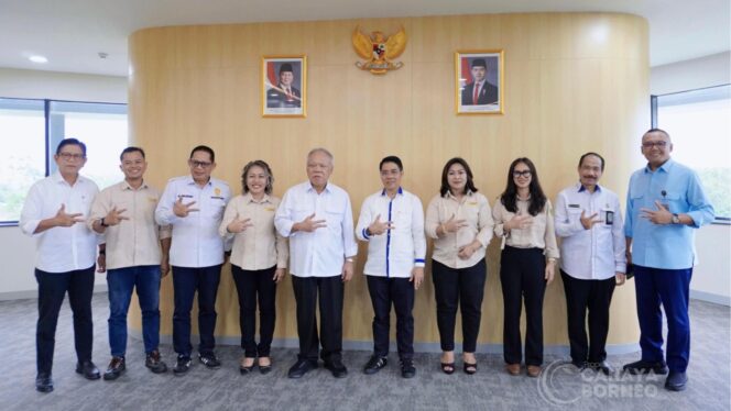 
					Wakil Ketua I DPRD PPU Syahrudin M Noor dan Deparekraf Temui Kepala OIKN Bahas Festival Internasional NICFF 2025. (DOK. CB Media)