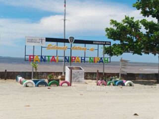 Foto : Suasana pantai Nipah Nipah (Dok : CahayaBorneo/AJI)