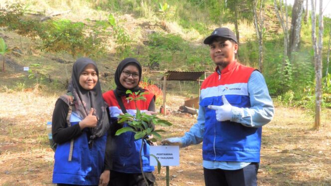 
					Foto: Kegiatan bersih sampah dan penanaman pohon oleh PEP Tanjung Field