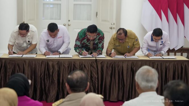 
					Foto: Penandatanganan MoU OIKN dan BUMD Jakarta (Dok. Humas OIKN)