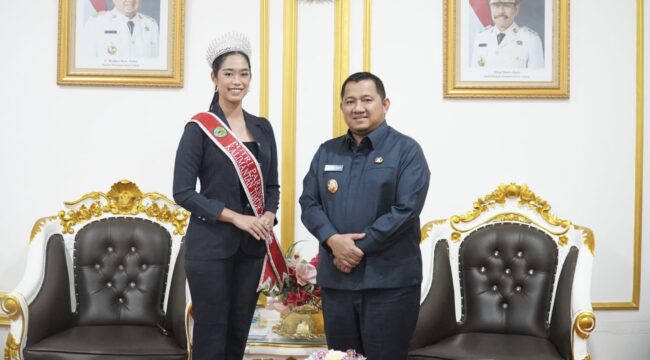 Foto: Bupati PPU Mudyat Noor Dukung Nabila Putri Giswatama Asal PPU dalam Ajang Putri Pariwisata Indonesia 2025. (DOK. Istimewa)