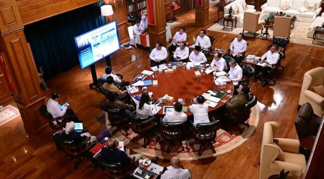Foto: Rapat terbatas di kediaman pribadi Presiden Prabowo (Dok. instagram/@sekretariat.kabinet)