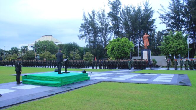 
					foto: Upacara Peringatan Hari Lahir Pancasila Tahun 2025 di Lapangan Upacara Makodam VI/Mlw (Dok. Pendam VI/Mlw)