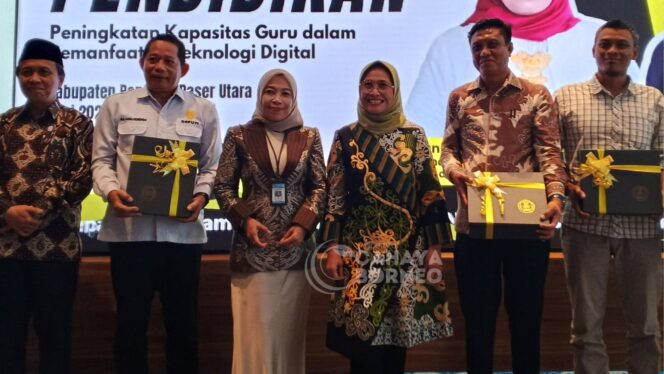 
					Foto : Direktur Jenderal Guru, Tenaga Kependidikan, dan Pendidikan Guru (Dirjen GTKPG), Dok : CahayaBorneo/AJI)