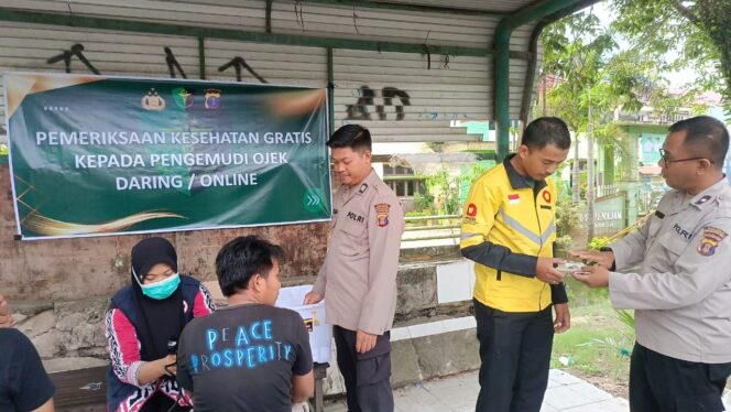 
					Foto: Pelaksanaan kegiataan pemeriksaaan kesehatan gratis (Dok. Polres PPU)