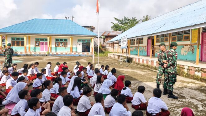 
					Foto: Kegiatan Wawasan Kebangsaan di SDN 01 Lumbis (Dok. Pendam VI/Mlw)