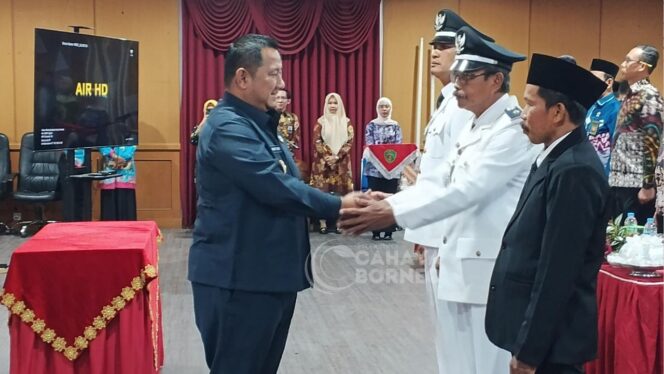 
					Foto: Kegiatan sumpah jabatan dan pelantikan di Kantor Bupati PPU (Dok: CahayaBorneo/AJI)