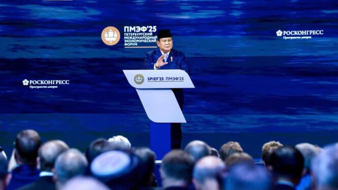 
					Foto: Presiden Prabowo Subianto saat menjadi pembicara utama dalam ajang St. Petersburg International Economic Forum (SPIEF) 2025 (Dok. Instagram/@prabowo)