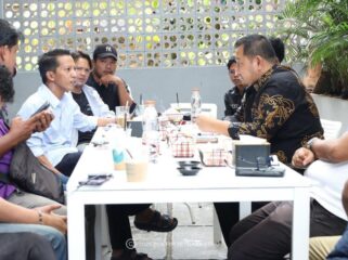 
Foto : kegiatan pertemuan santai Bupati PPU bersama beberapa wartawan, (Dok : istimewa)