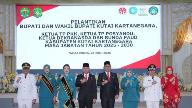 
					Foto: Pelantikan Aulia Rahman Basri sebagai Bupati Kukar dan Rendy Solihin sebagai Wakil Bupati untuk masa jabatan 2025–2030 (Dok. instagram/@pemprov_kaltim)