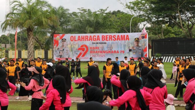 
					Foto: Kegiatan olahraga bersama polres PPU (Dok. Polres PPU)