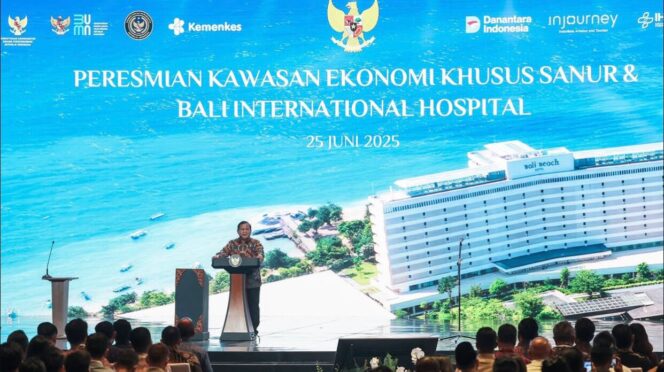 
					Foto: Presiden Prabowo saat resmikan KEK Sanur (Dok. Instagram/@prabowo)