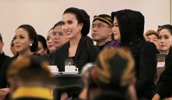 Foto: Menteri Pariwisata Republik Indonesia, Widiyanti Putri Wardhana saat perayaan malam 1 suro (Dok. Instagram/@widi_wardhana)