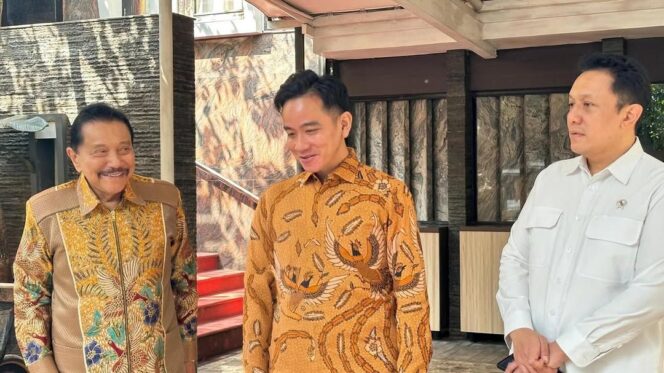 
					Foto: Wapres Gibran silaturahmi ke lediaman Jenderal TNI (Purn.) A.M. Hendropriyono (Dok. instagram/@gibran_rakabuming)