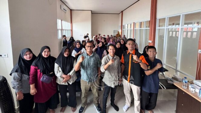 
					Foto: Seminar UMKM dan AI yang dilaksanakan di Kelurahan Jenebora (Dok: CahayaBorneo/AJI)