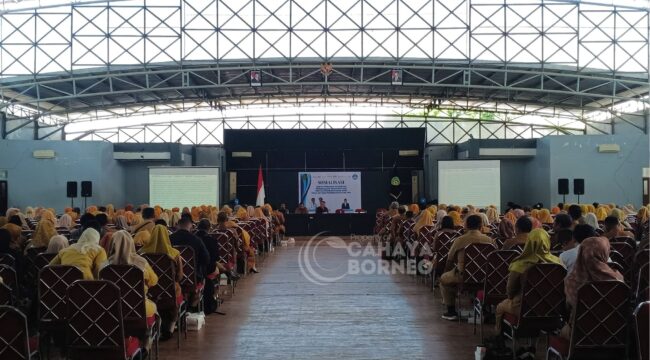 Foto : kegiatan sosialisasi survey penilaian integritas pengelolaan keuangan dan penyalahgunaan dana Bantuan Operasional Sekolah (BOS) pada satuan pendidikan seluruh Kecamatan PPU, (Dok : CahayaBorneo/AJI)