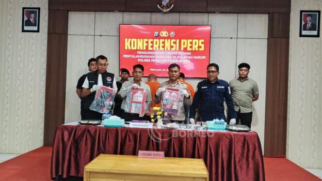 
					Foto : dua kasus pengedar narkoba jenis sabu yang berhasil diamankan oleh Polres PPU, (Dok : CahayaBorneo/AJI)