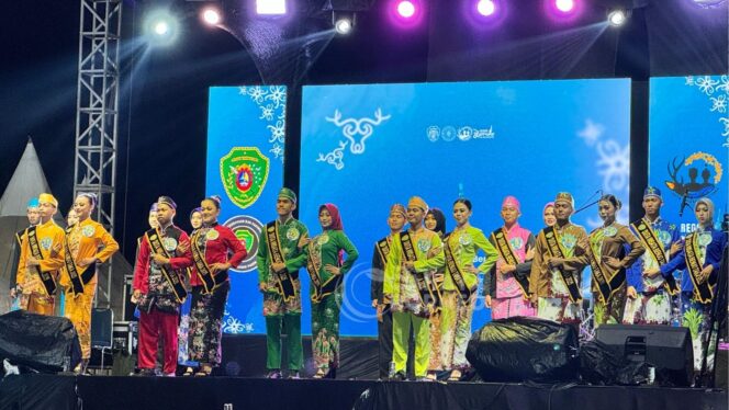 
					Foto : Grand final Duta Wisata Kabupaten Penajam Paser Utara (PPU) yang diselenggarakan di alun alun halaman kantor Bupati, menyongsong tema 