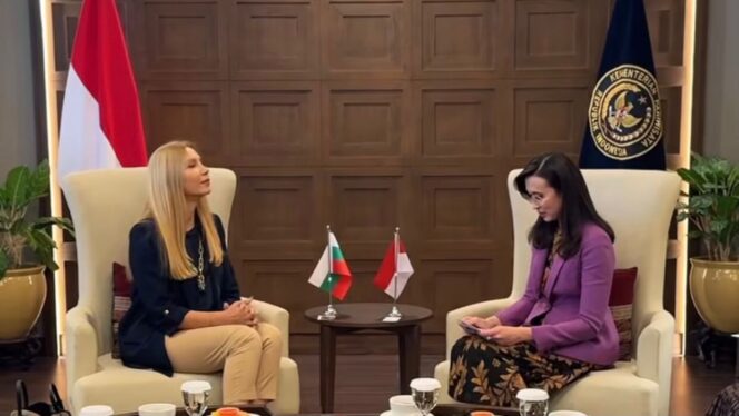 
					Foto: Tangkapan layar saat Menteri Pariwisata Republik Indonesia, Widiyanti Putri, menerima kunjungan kehormatan Duta Besar Republik Bulgaria untuk Indonesia, Dr. Tanya Dimitrova (Dok. Instagram/@widi.wardhana)