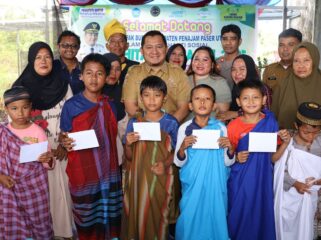 Foto: Kegiatan bhakti sosial berupa khitan massal dilaksanakan di Desa Sesulu, Kecamatan Waru, Kabupaten Penajam Paser Utara (Dok. Humas PPU)
