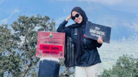 Foto: Baiq Fitri saat di puncak bukit Bao Daya (Dok. Baiq Fitri)