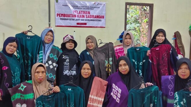 
					Foto: Pelatihan pembuatan kain Sasirangan yang merupakan kain tradisional khas Suku Banjar (D0k. Istimewa)