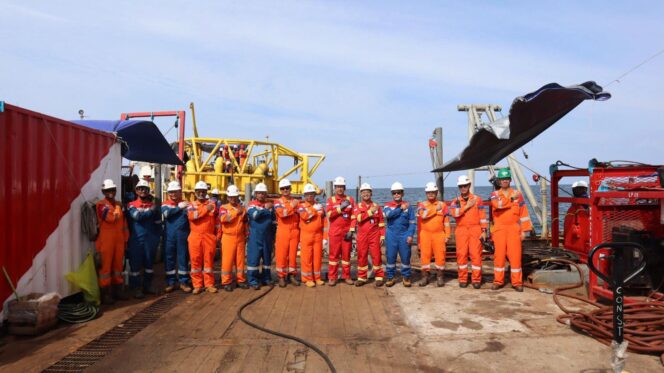 
					Foto: PT Pertamina Hulu Kalimantan Timur (PHKT) berhasil menyelesaikan pekerjaan penggantian selang bawah laut  (Dok. PHKT)
