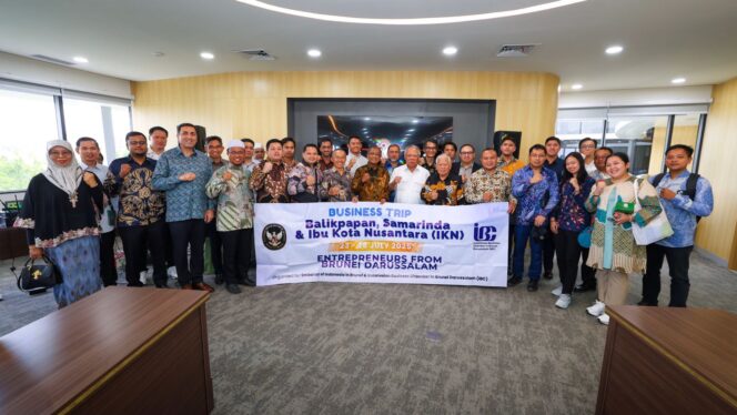 
					Foto: Basuki Hadimuljono menyambut hangat kunjungan Duta Besar Republik Indonesia untuk Brunei Darussalam, Achmad Ubaedillah, di Kawasan IKN (Dok. Humas OIKN)