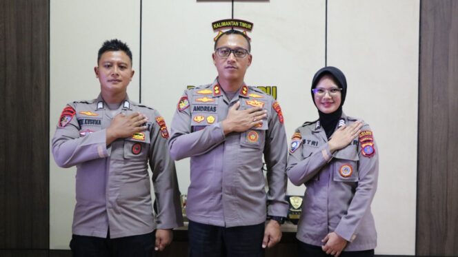 
					Foto: Penugasan dua personel Polres PPU ditunjuk jadi pelatih Paskibra Upacara HUT RI ke-80 di Ibu Kota Nusantara (Dok. Polres PPU)