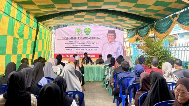 
					Foto: Dewan Perwakilan Rakyat Daerah (DPRD) Provinsi Kalimantan Timur (Kaltim), Baharuddin Muin, menggelar sosialisasi Peraturan Daerah di Penajam. (DOK. Istimewa)