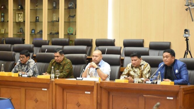
					Foto: Wakil Ketua Komisi III DPRD Kaltim, Akhmed Reza Fachlevi bersama anggota DPRD Kaltim (Dok. Istimewa)