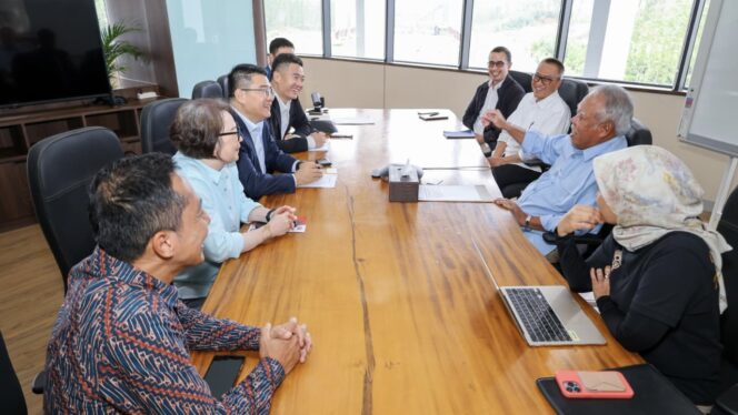 
					Foto: Otorita IKN menerima kunjungan PT Intiland Development Tbk untuk menindaklanjuti rencana pembangunan 109 unit rumah tapak. (DOK. Humas OIKN)