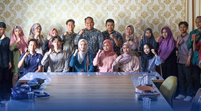Foto: pemberian beasiswa penuh kepada 11 putra-putri terbaik dari daerah untuk melanjutkan pendidikan di Bali International Management (BIM) University (Dok. Humas PPU)