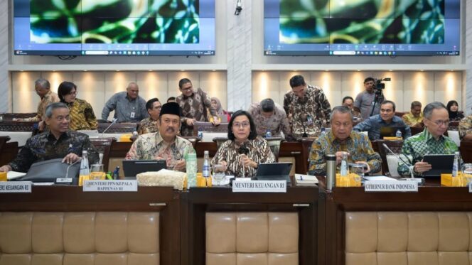 
					Foto: Menteri Keuangan Sri Mulyani Indrawati menghadiri rapat bersama Komisi XI DPR RI pagi ini (22/8) di Jakarta (Dok. Instagram/@smindrawati)