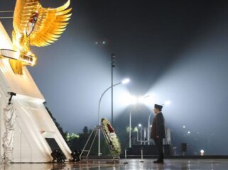 Foto: Presiden Prabowo Subianto memimpin ziarah nasional dan renungan suci di Taman Makam Pahlawan (TMP) Nasional Utama Kalibata, Jakarta, pada Minggu, 17 Agustus 2025 (Dok. Instagram/@Prabowo)