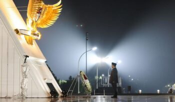 Foto: Presiden Prabowo Subianto memimpin ziarah nasional dan renungan suci di Taman Makam Pahlawan (TMP) Nasional Utama Kalibata, Jakarta, pada Minggu, 17 Agustus 2025 (Dok. Instagram/@Prabowo)