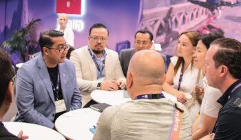 Foto: Menteri Pariwisata dan Ekonomi Kreatif (Menparekraf) RI, Teuku Riefky dalam ajang Gamescom 2025 yang digelar di Cologne, Jerman (Dok. Instagram/@ekraf.ri)