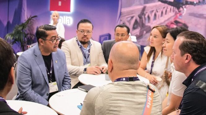 
					Foto: Menteri Pariwisata dan Ekonomi Kreatif (Menparekraf) RI, Teuku Riefky dalam ajang Gamescom 2025 yang digelar di Cologne, Jerman (Dok. Instagram/@ekraf.ri)