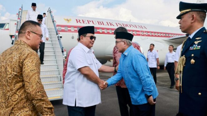 
					Foto: Tangkapan layar saat Presiden Republik Indonesia, Prabowo Subianto, tiba di Singapura (Dok. Youtube/@sekretariatpresiden)