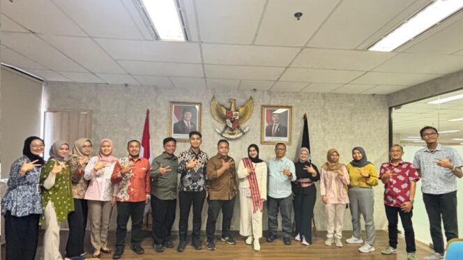 
					Foto: Kunjungan kerja ke Kementerian Pariwisata serta Kementerian Ekonomi Kreatif Republik Indonesia (Dok. Instagram/@dinaspariwisatakaltim)