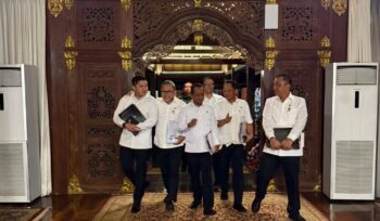 Foto: Presiden Prabowo Subianto secara mendadak memanggil sejumlah Menteri Kabinet Merah Putih dan beberapa kepala lembaga ke kediaman pribadinya di Hambalang, Kabupaten Bogor, Jawa Barat, pada Selasa, 19 Agustus 2025 (Dok. Instagram/sekretariat.kabinet)
