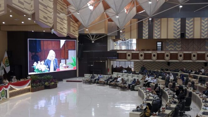 
					Foto: Rapat paripurna ke-22 yang digelar di Gedung B DPRD Kaltim pada Rabu (9/7/2025) (Dok. Istimewa)