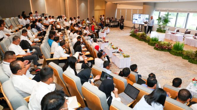 
					Foto: Rapat Koordinasi dengan Ikatan Pejabat Pembuat Akta Tanah (IPPAT) Delineasi IKN (Dok. Humas OIKN)
